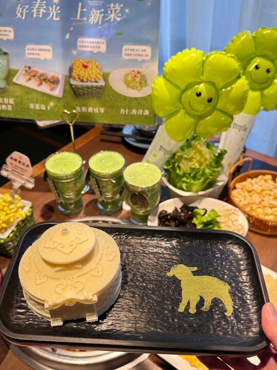 呼和浩特探店‼️火锅店能吃到蒙古包慕斯⁉️