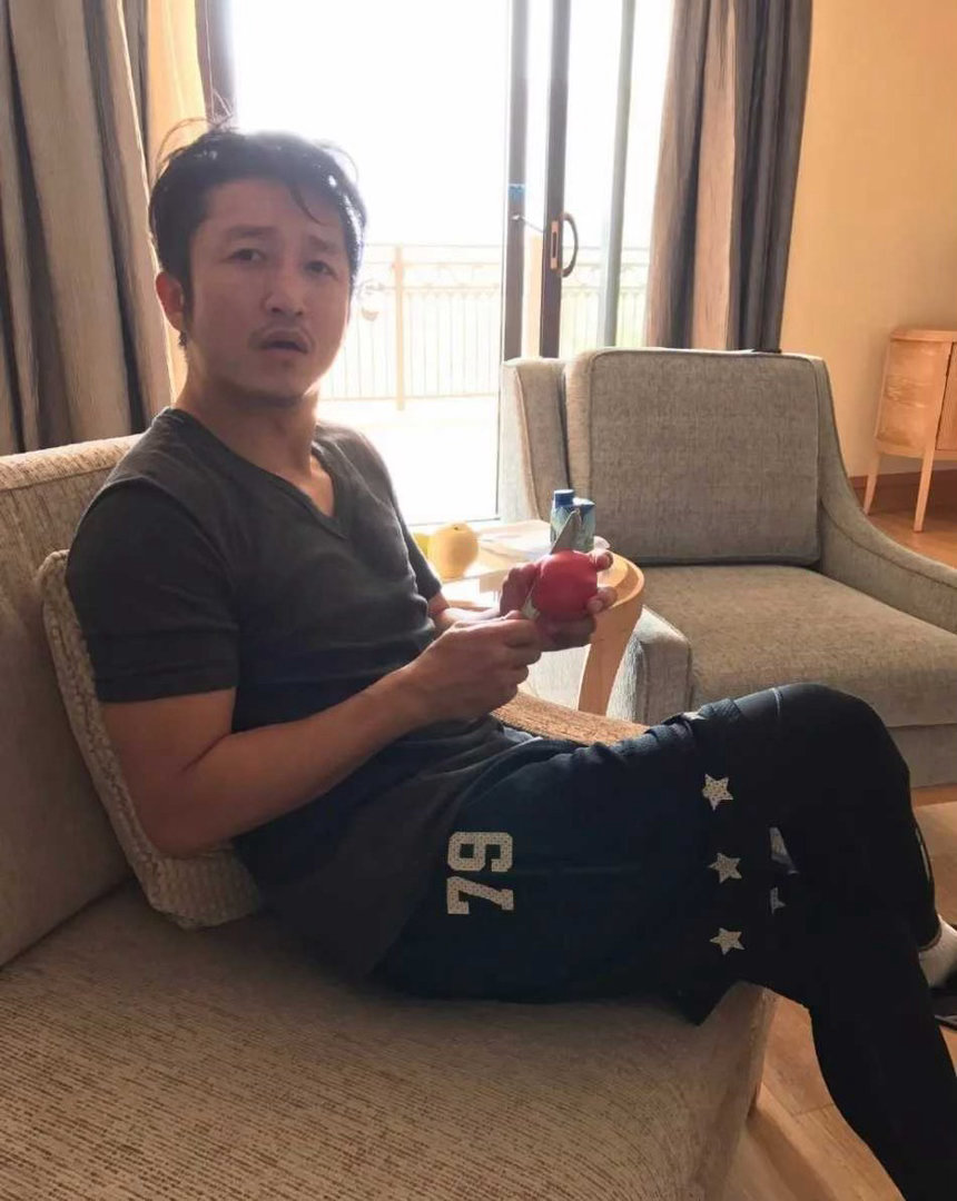 邹市明45岁重返拳击赛场45岁邹市明宣布年底重返拳台，舆论两极分化。有人质疑高龄