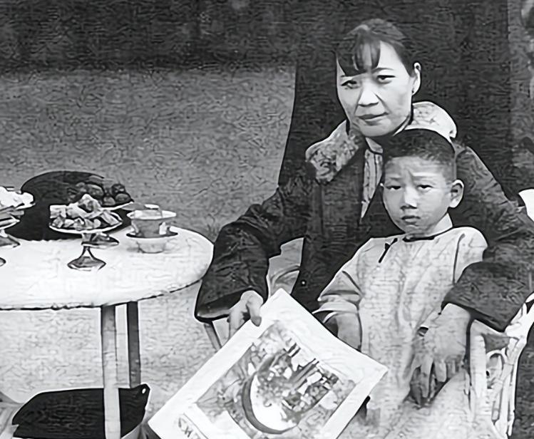1994年孔令伟去世，96岁宋美龄前往奔丧，巨额遗产揭开其贪婪一生背后的真相
1