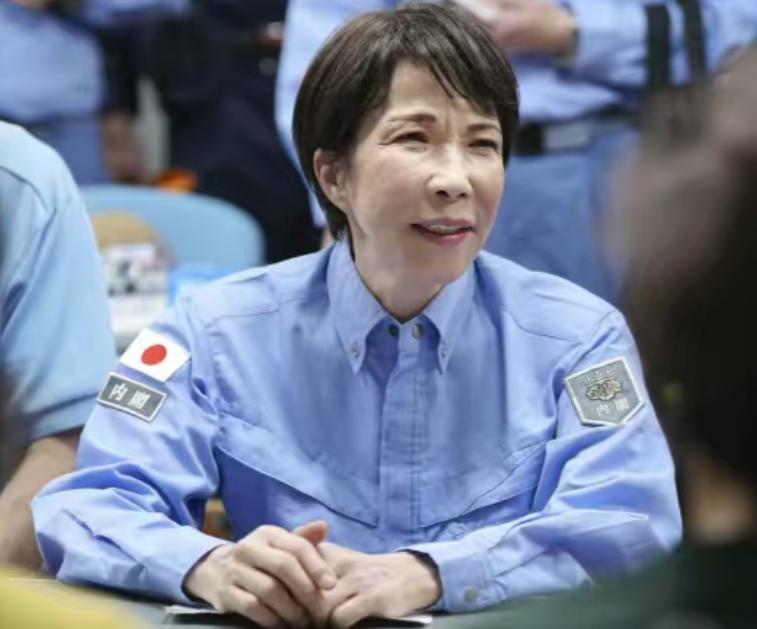 日本的天塌了！ 根据日本防卫省统合幕僚监部8月3日发布的消息，中国海军3艘舰艇与