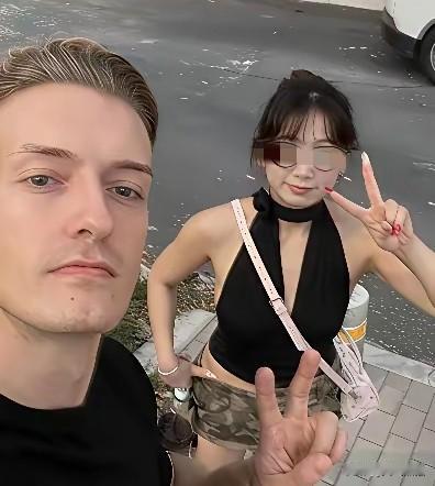 最近发现一个很有意思的现象，
自从萝莉岛事件曝光，以及劳A提出了斩杀线，以前那些