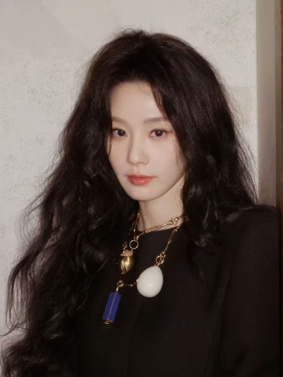 刘诗诗工作室放库存，黑色look，