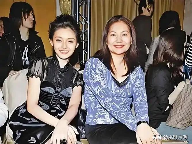 真是一言难尽，不知道从什么时候起大S妈妈的面相就变了！大S妈妈年轻的时候还是挺清