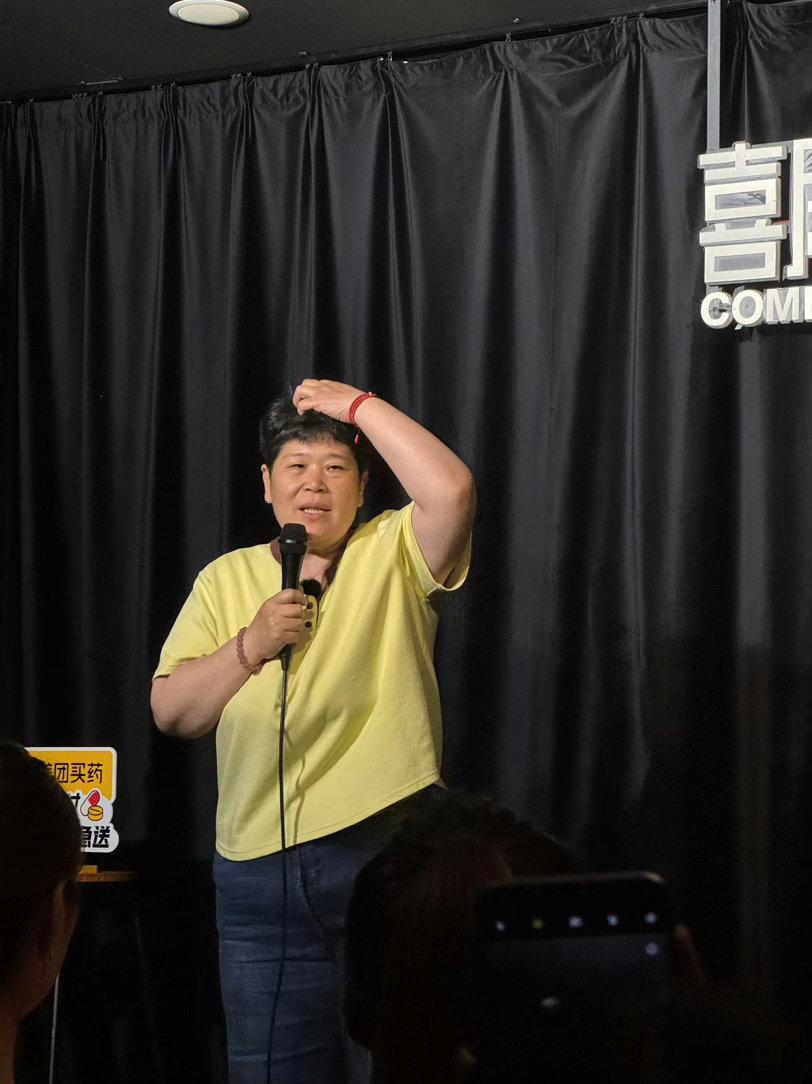 房主任驰援广西洪灾捐赠10万房主任驰援广西洪灾 点滴善意汇聚抗洪洪流，房主任十万