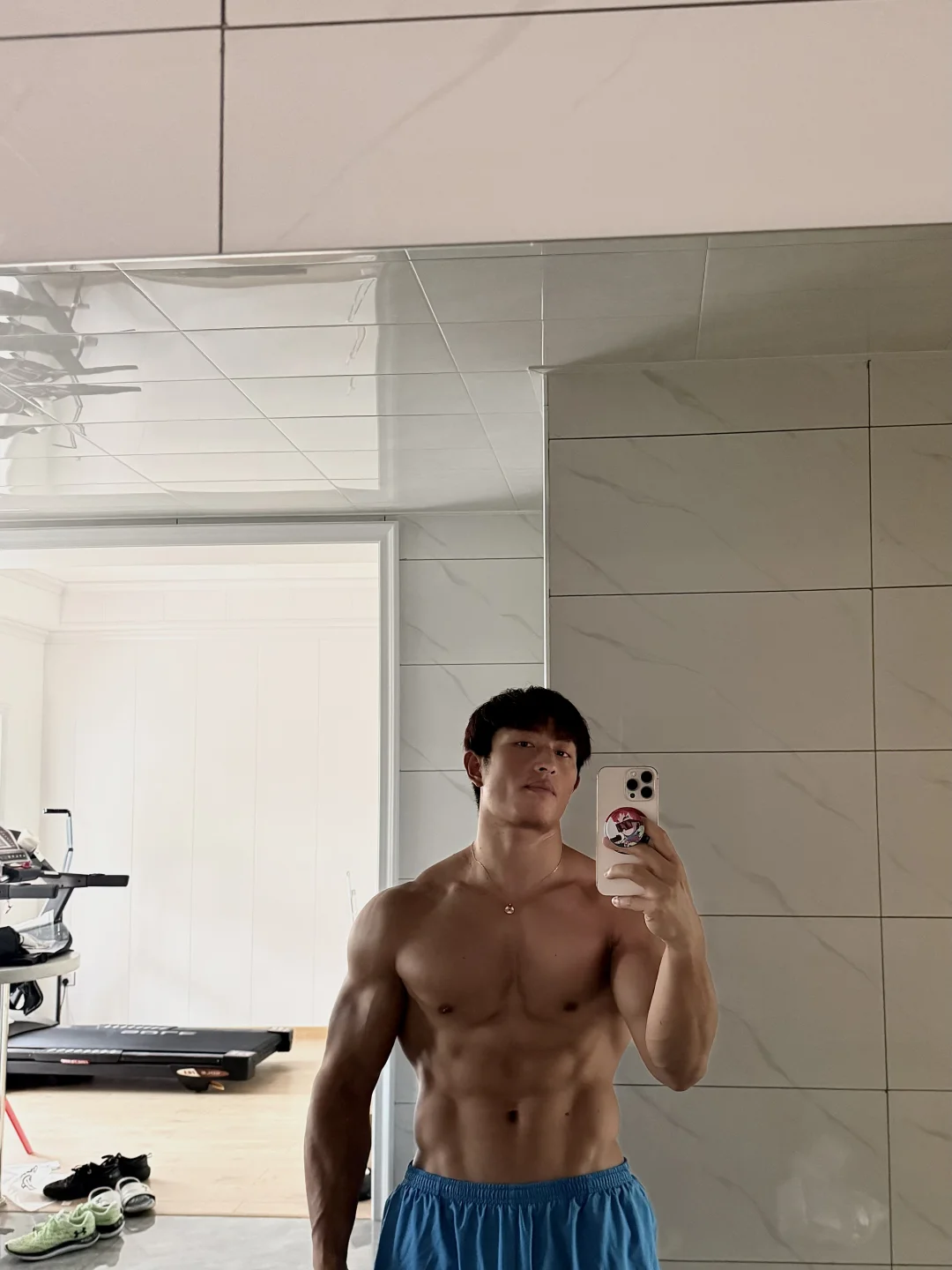 健身人，早上5点起床，6点就出门了