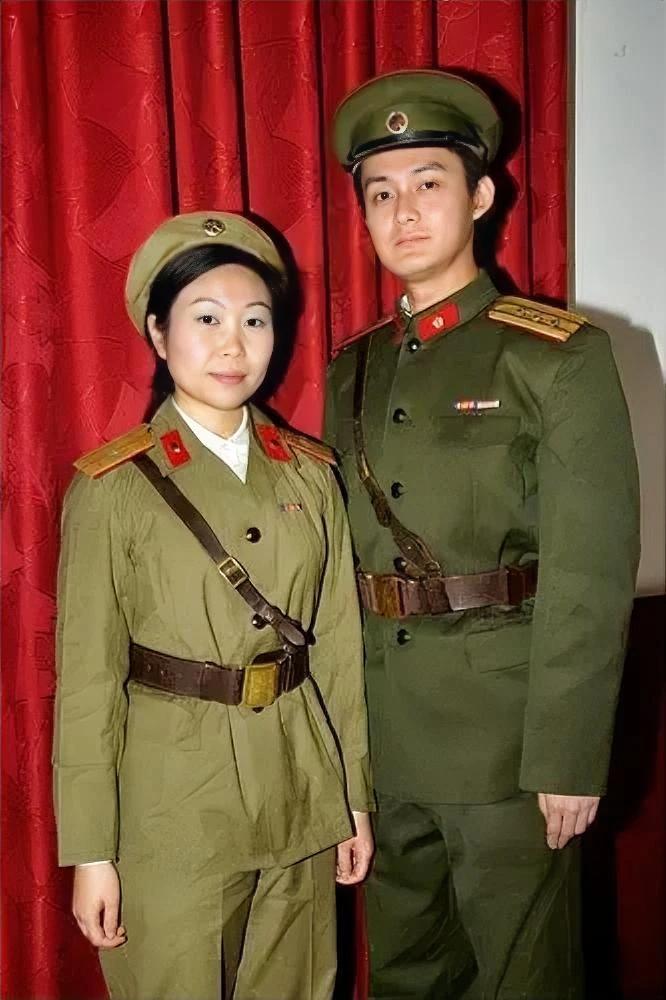 都说“65式”军服是解放军军服史上的经典，个人感觉“55式”军服才是真正的经典，