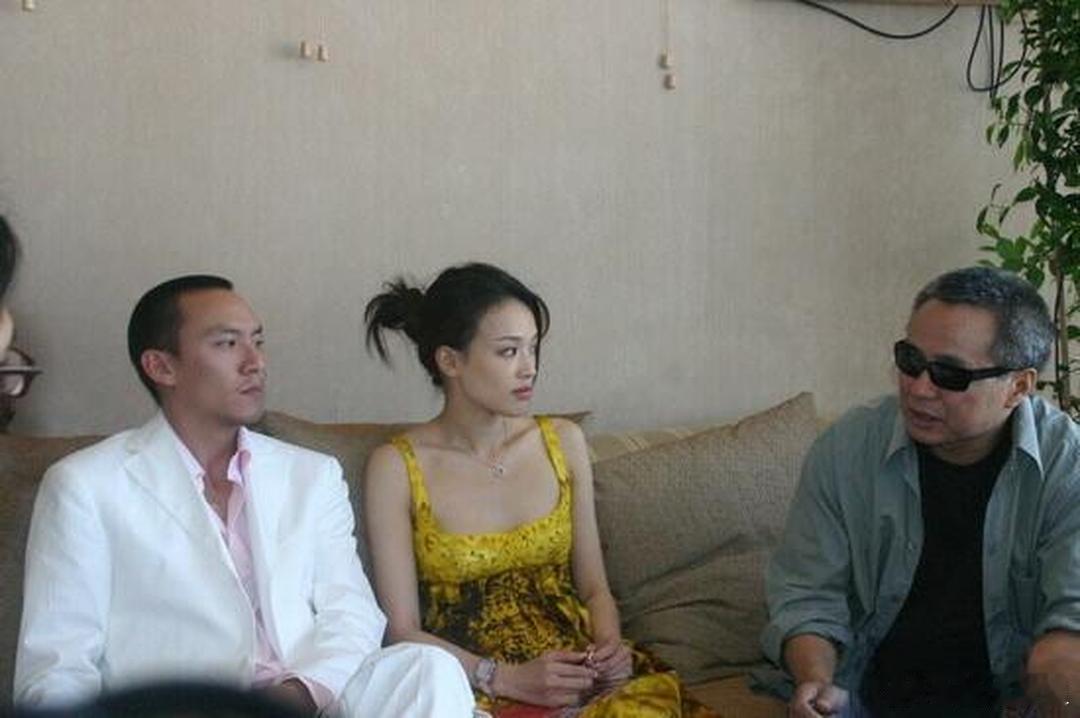 舒淇只是坐在那里，自有万种风情 ​​​