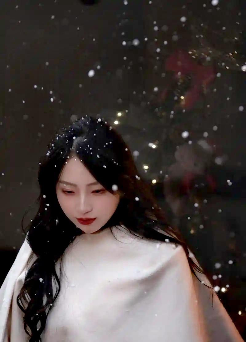 女人40如虎。

这决非是最后的晚霞，抑或折腾，而是女人辛苦操劳了半辈子后的一种