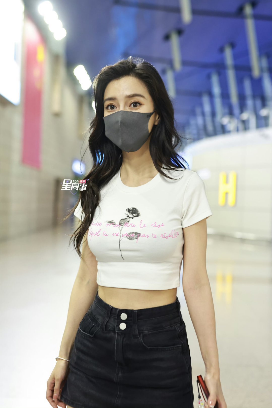 香港偶遇angelababy小海绵angelababy机场路透[送花花] ​​​
