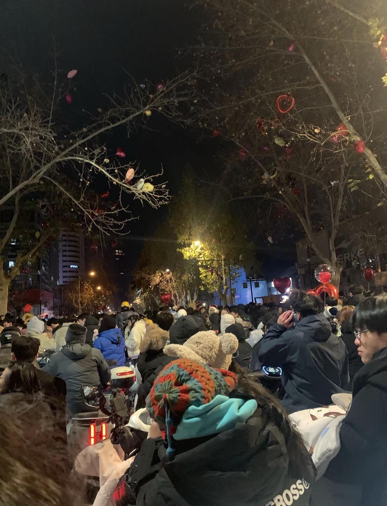 今天的济南有一亿人 跨年