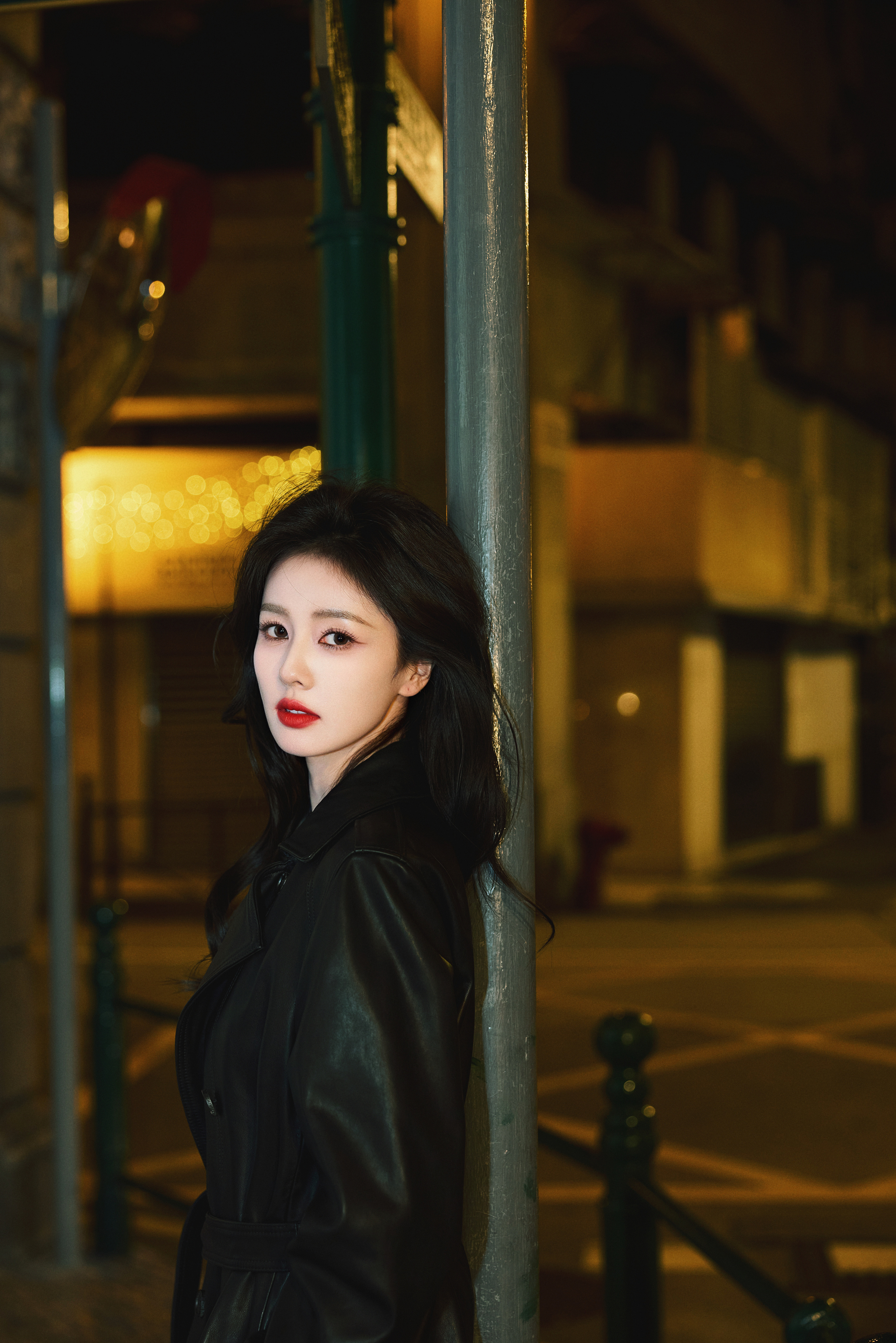白鹿新剧佛山开机女神严肃回归现代剧 所有人颤抖港女王韵娜我们来了白鹿王韵娜