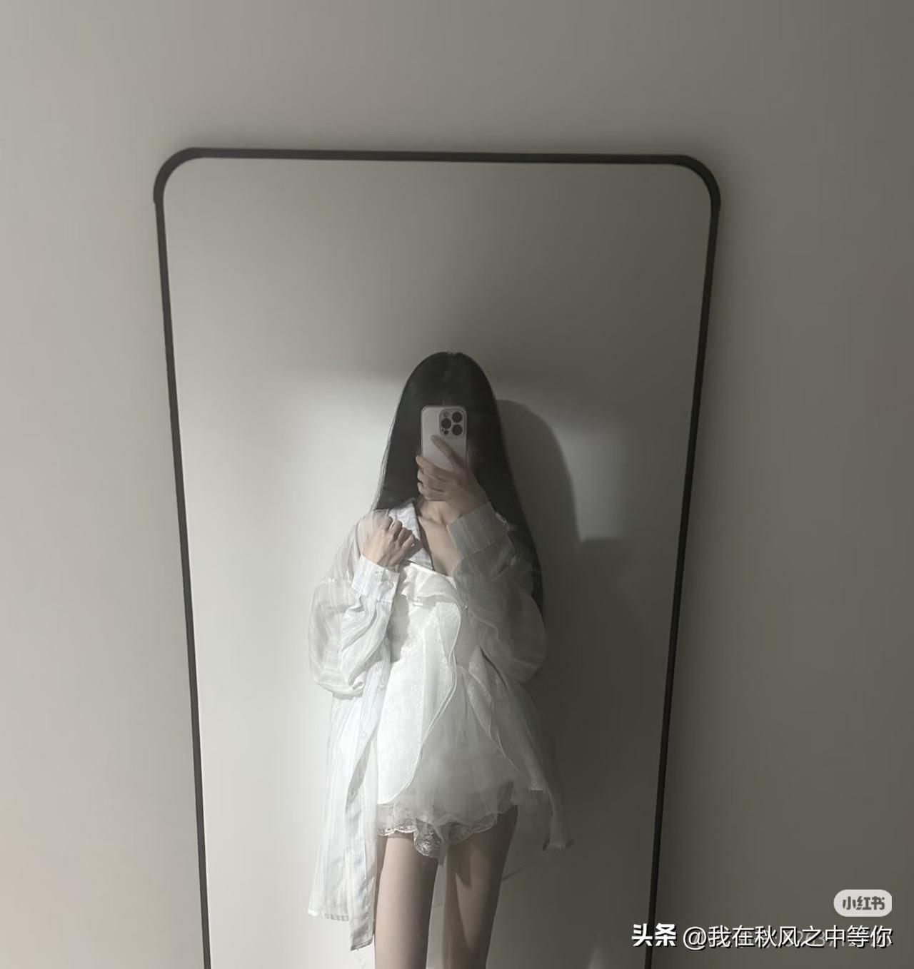 白色小短裙自拍，依旧美美哒