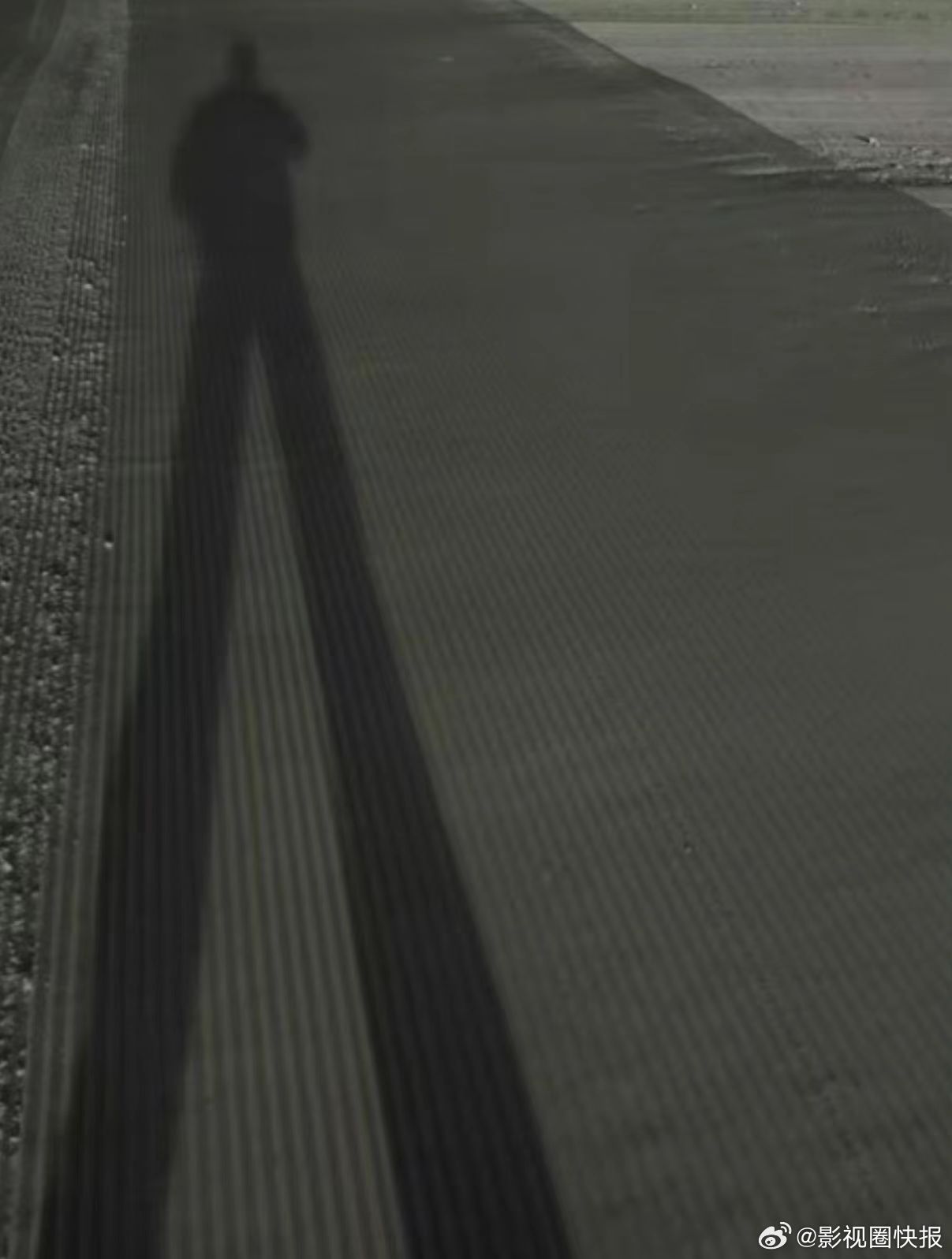 穆祉丞打响愚人节第一枪成功被穆祉丞的愚人节玩笑套路！滑雪行程说得一本正经，毫无抵