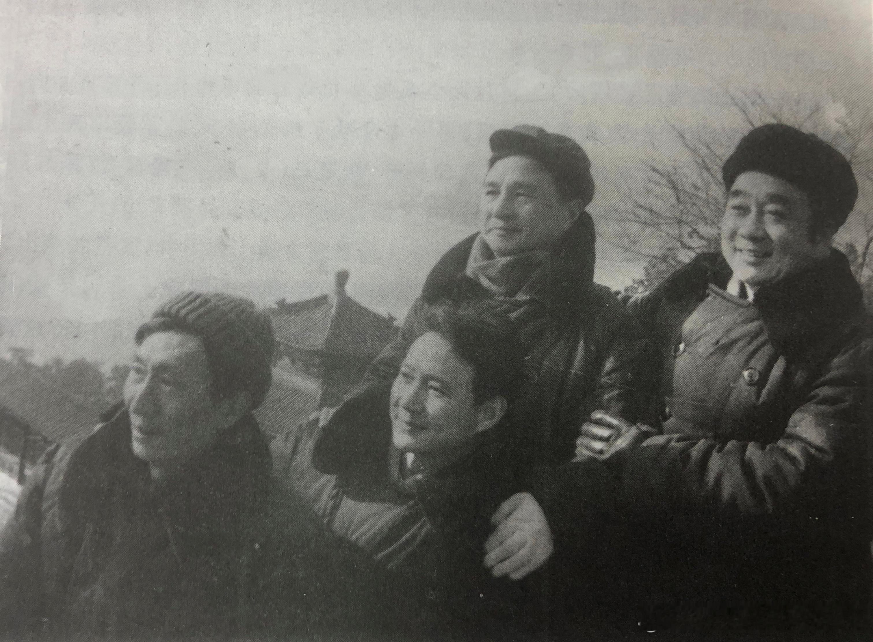 1979年9月王双庆、童双春、翁双杰、李青游览颐和园历史影像