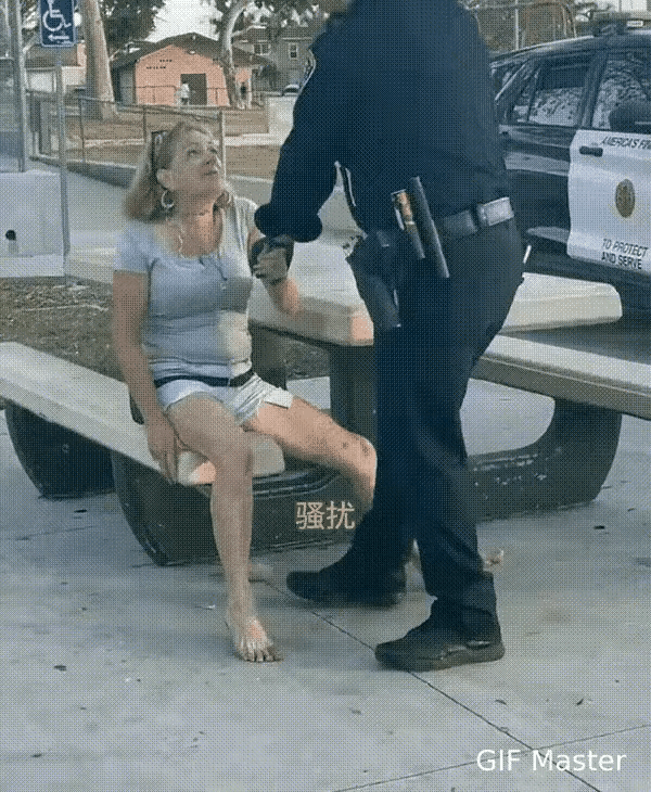 女人在这里也没有特权，有毛病照样收拾，而且收拾的手段相当的高冷，给人带来强烈的视
