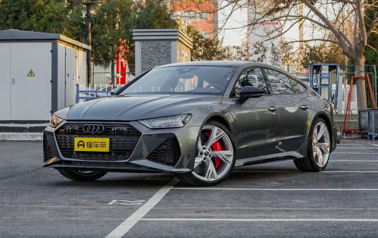 最近我研究二手车市场，发现奥迪 RS 7 这车型热度真不低。现在二手车市场整体挺