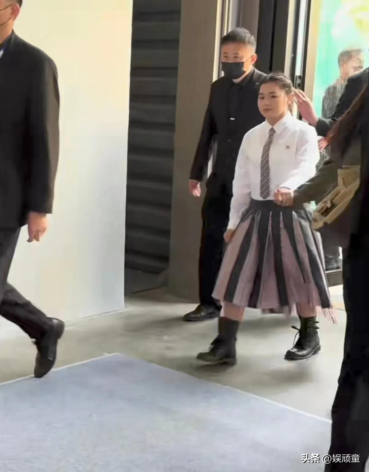 身材变了，初心没变！
全红婵出席活动，看到有粉丝特别热情的打招呼，全红婵特别开心