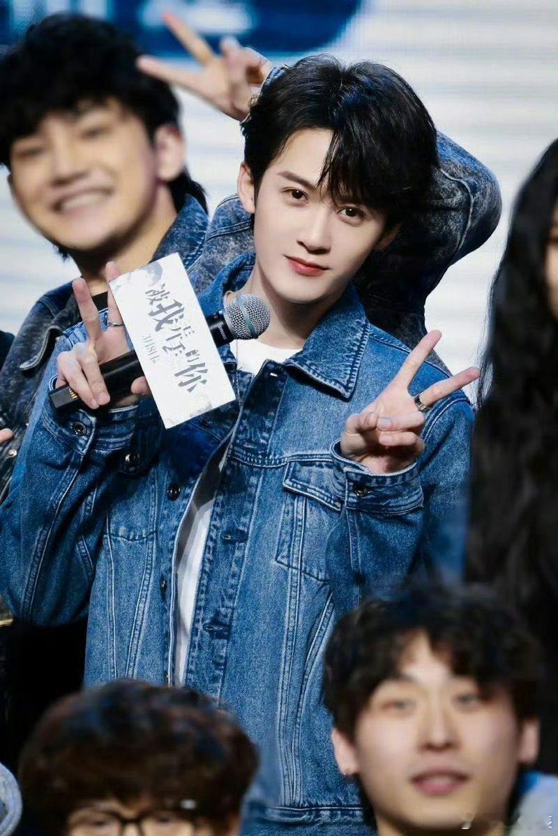 檀健次演唱会大电影 终于等到！檀健次演唱会大电影明天上线，舞台封神瞬间全收录，这