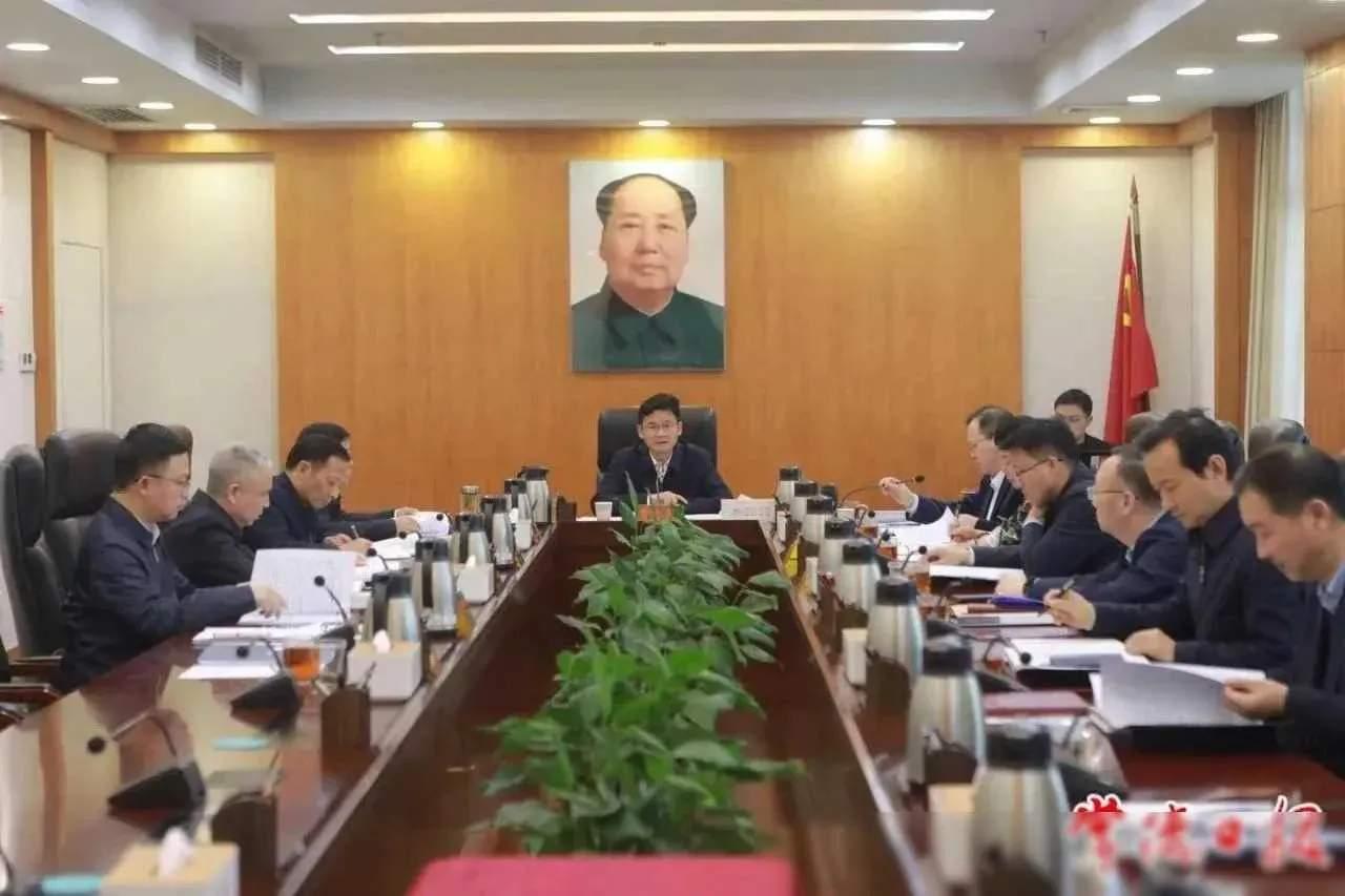 全民呼吁！机关、学校、医院应统一悬挂伟人画像：盛世中国，不忘开国之人
 
民间最