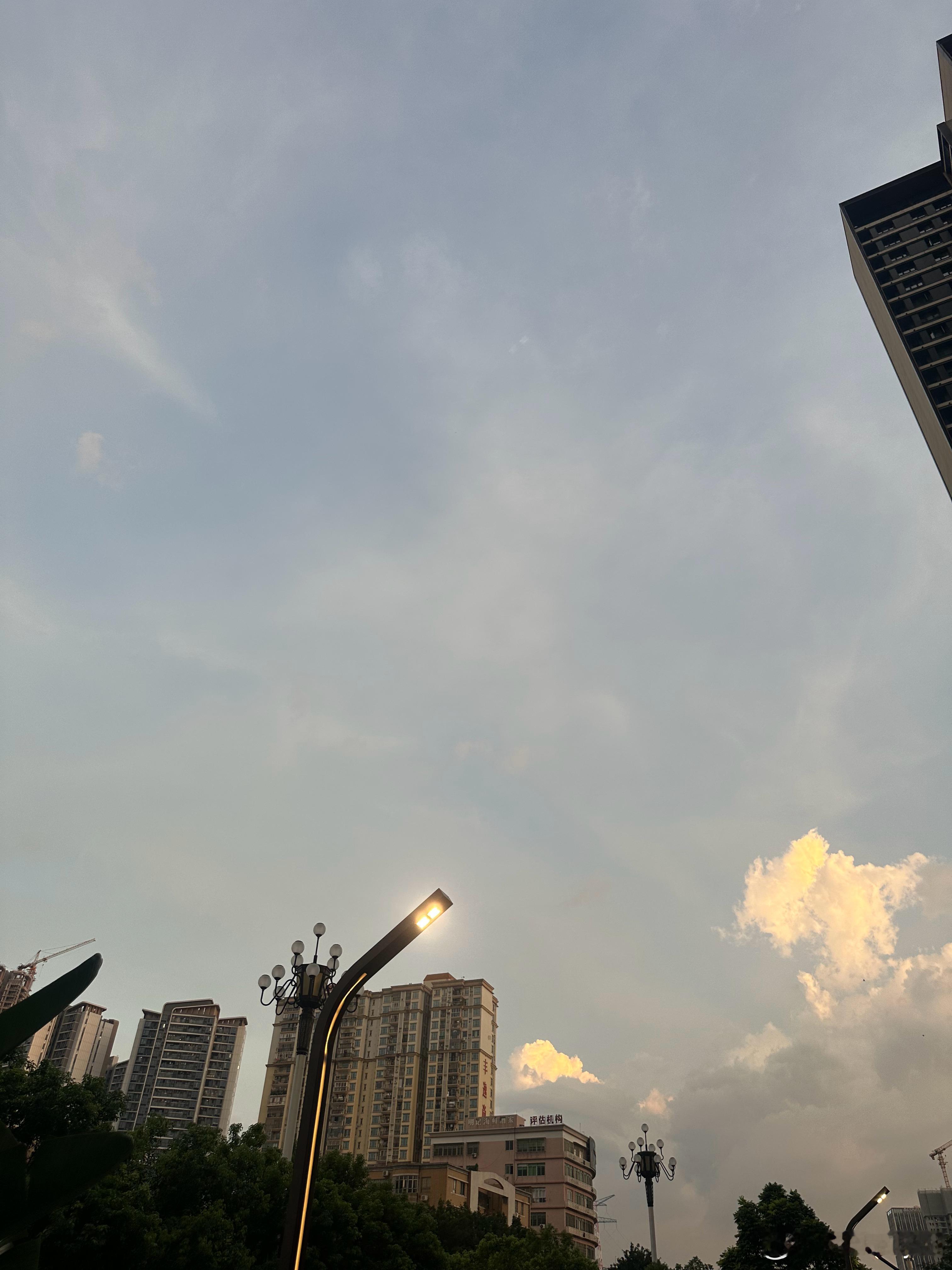 卸下一日疲惫，愿今夜无扰，安睡无忧 