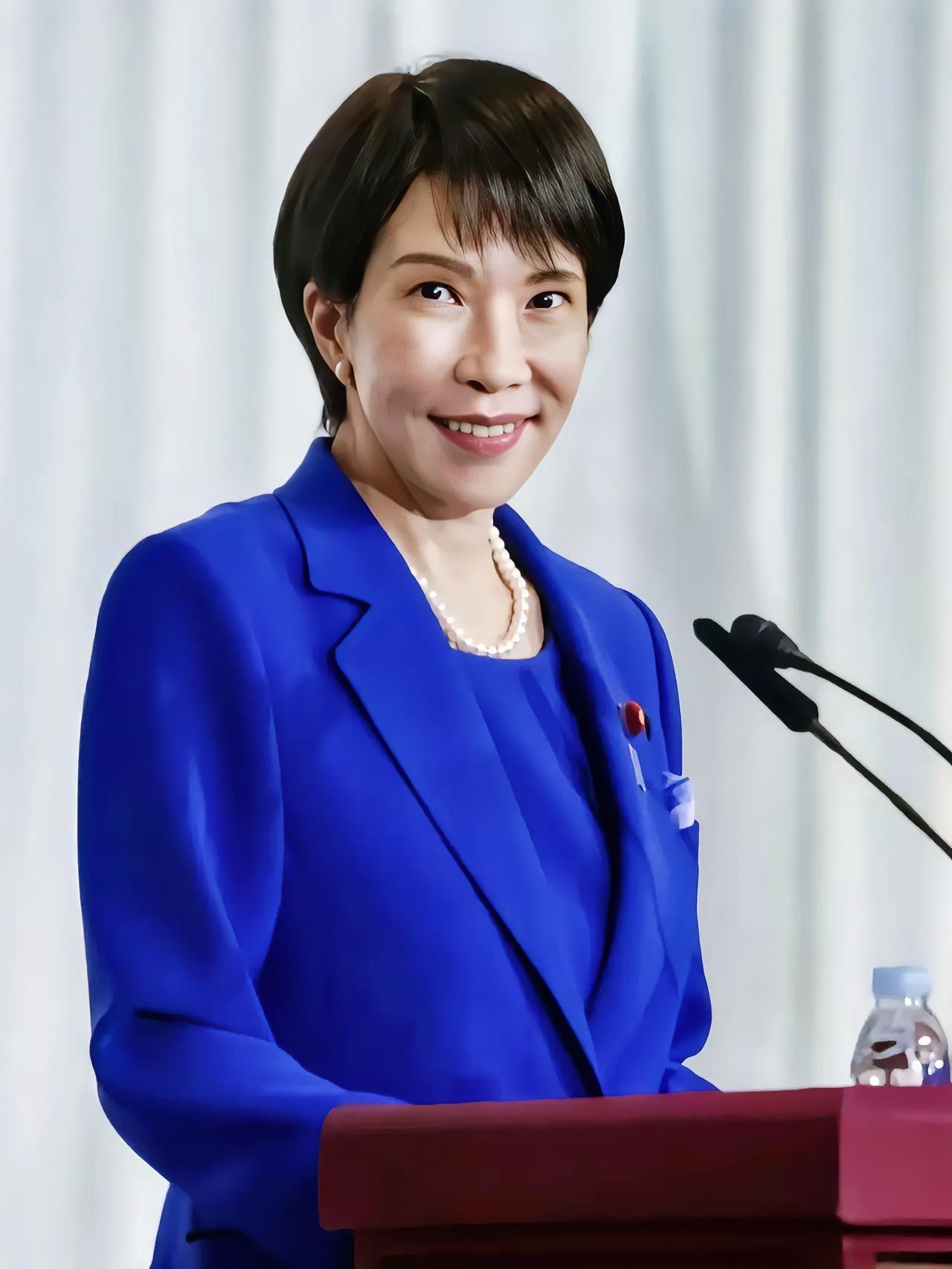 果不其然！
日本首相高市早苗慌了
日本首相高市早苗这几天明显慌了，从 11 月 