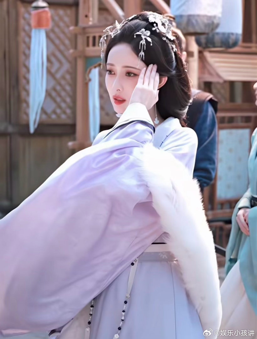 孟子义何润东好浓的父女烟火气百花杀🌟细节见演技，何润东一举一动满是偏爱，孟子义