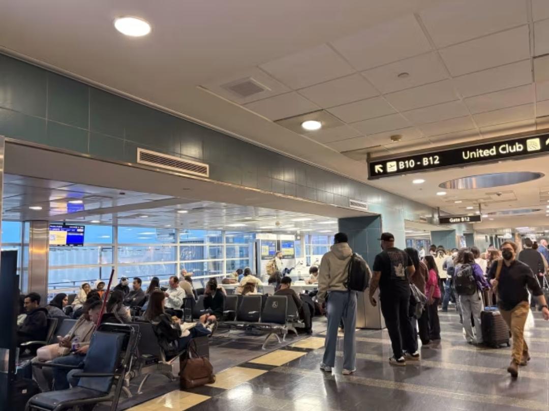 新闻快讯——华盛顿空管中心二度现化学异味，DC地区机场停飞后恢复运行
 
202