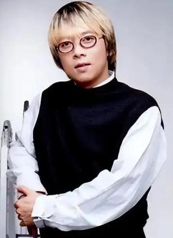 1997年，台湾歌手张雨生遭遇车祸，抢救24天后，不幸去世，女友黄慧玲承诺：“一