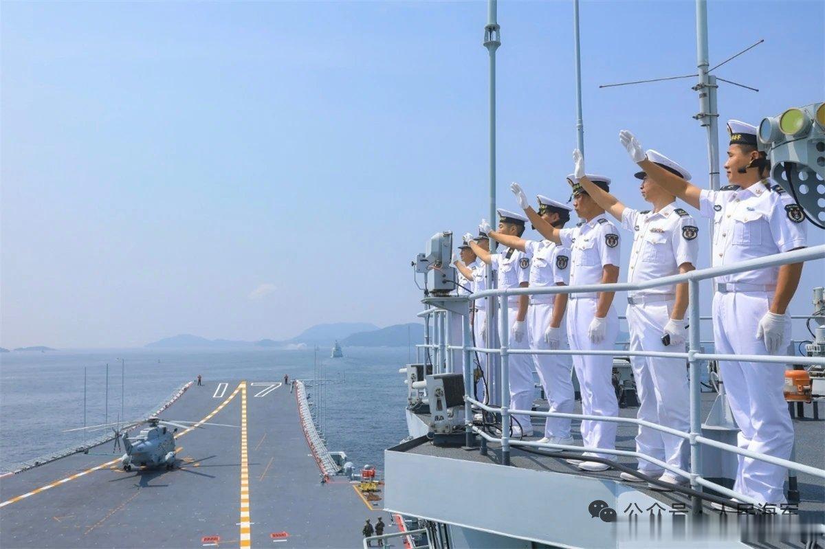 【海军山东舰航母编队圆满结束访问活动离开香港】7月7日上午海军山东舰航母编队圆满