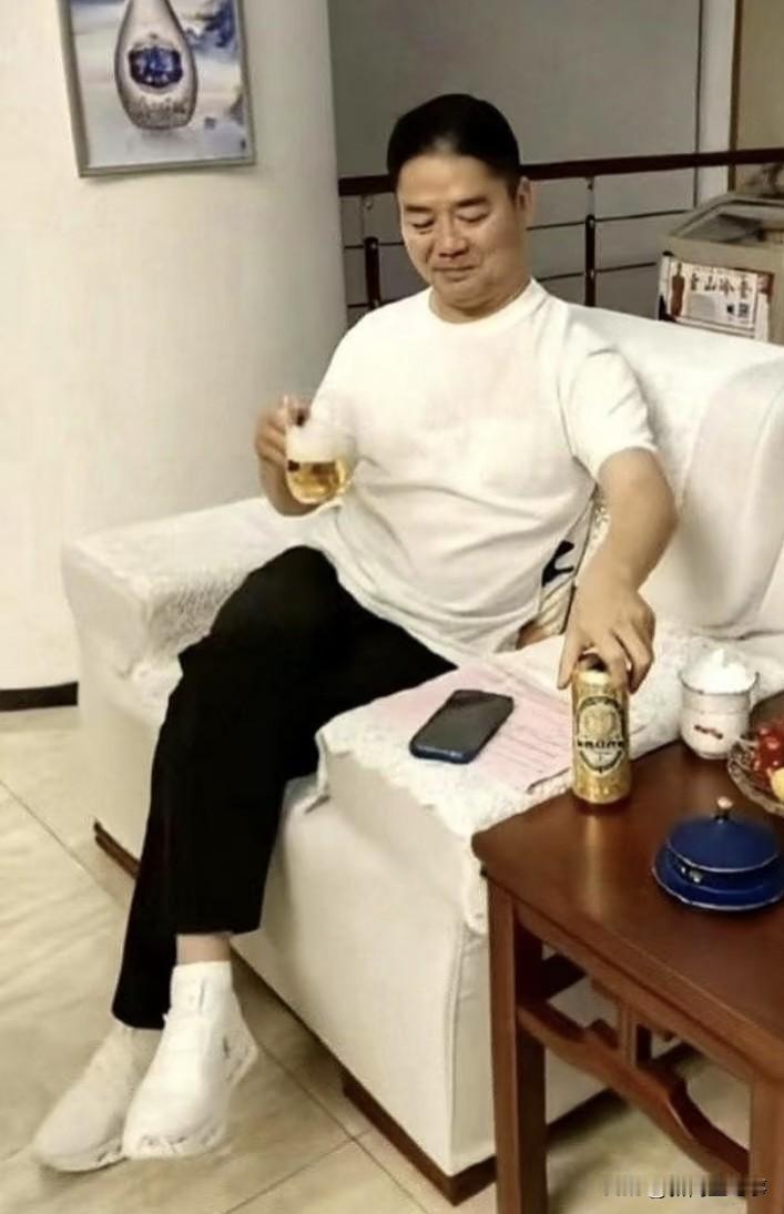 刘强东是不是喜欢喝酒？