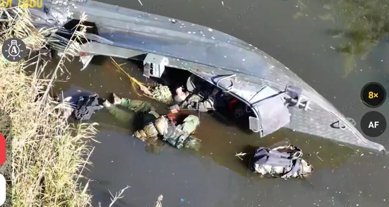 乌克兰UA[超话]  一艘载有俄军士兵的登陆艇在赫尔松地区左岸被摧毁。他们试图增