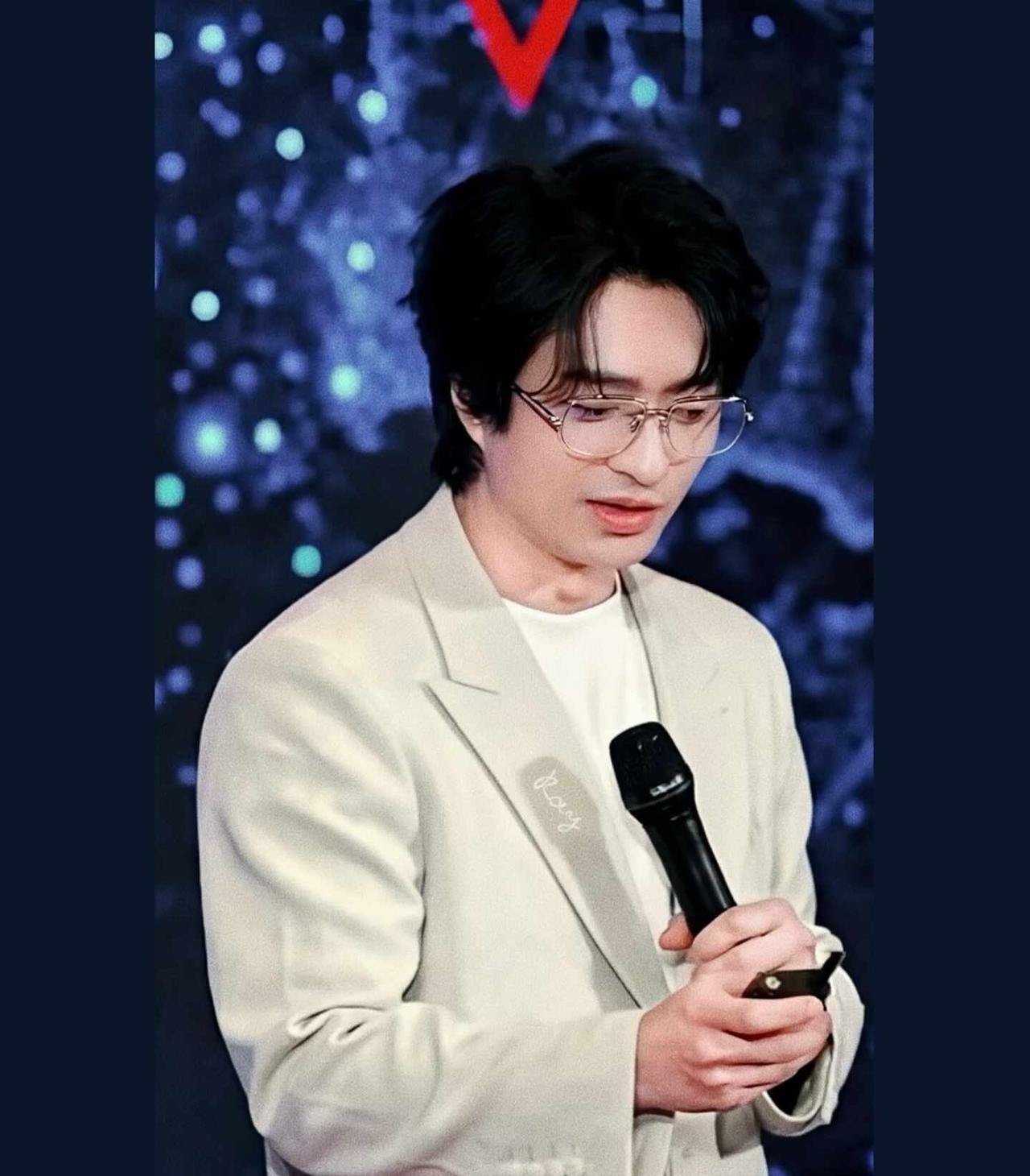 颗粒🧩｜喜剧是封存时间的黑科技💫
截修｜ 刘旸教主 刘旸是神 刘旸好帅 截修