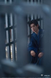 我是姜子牙我要给苏暮雨这段封神龚俊演的苏暮雨打戏超爽！跳过屋顶冲上去，用剑撑地躲