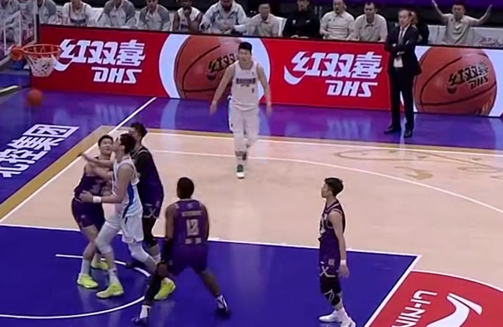 CBA常规赛第37轮：北控主场65：84不敌北京北汽
​
​        北京