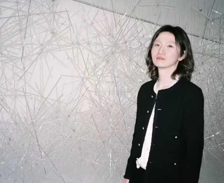 好利来大公子穿女装惹争议！自称是妹妹点赞网友评论，承认变女人还记得和周扬青谈过恋