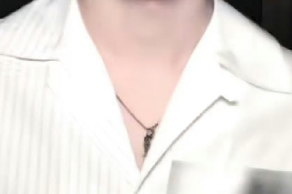 我始终还是觉得这个v有点深深了有点蓄意勾引了有点高看我的控制力了 