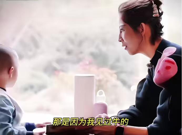 蔡少芬：“从前，有一个小麻……”

小孩：“这是麻吗？这是牛。”

蔡少芬也被自