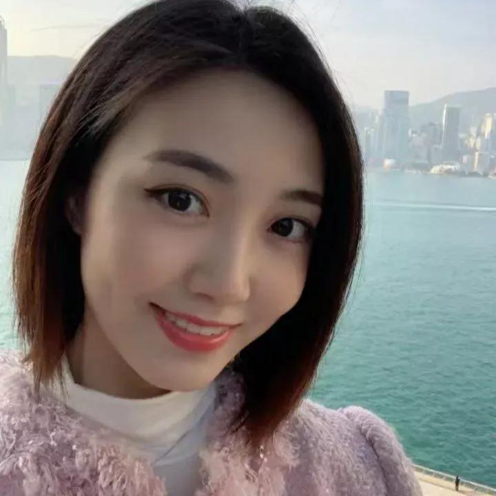 我感觉到现在的很多女人喝毒鸡汤喝多了，已经中毒太深，有点无药可救了。

比如说相