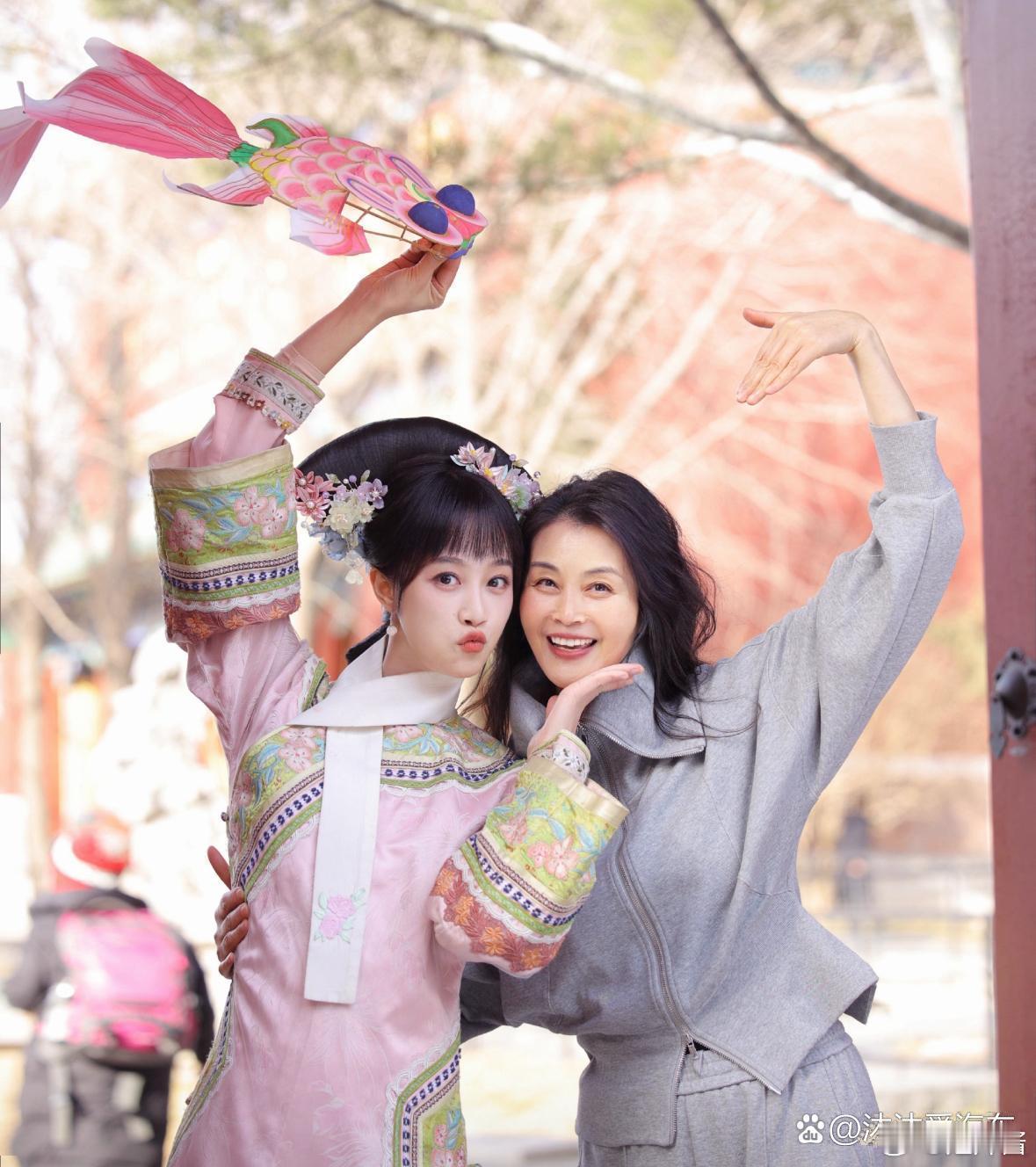 “浣碧”和妈妈的合影，无论多大，在妈妈眼里都是小宝贝 ​​​