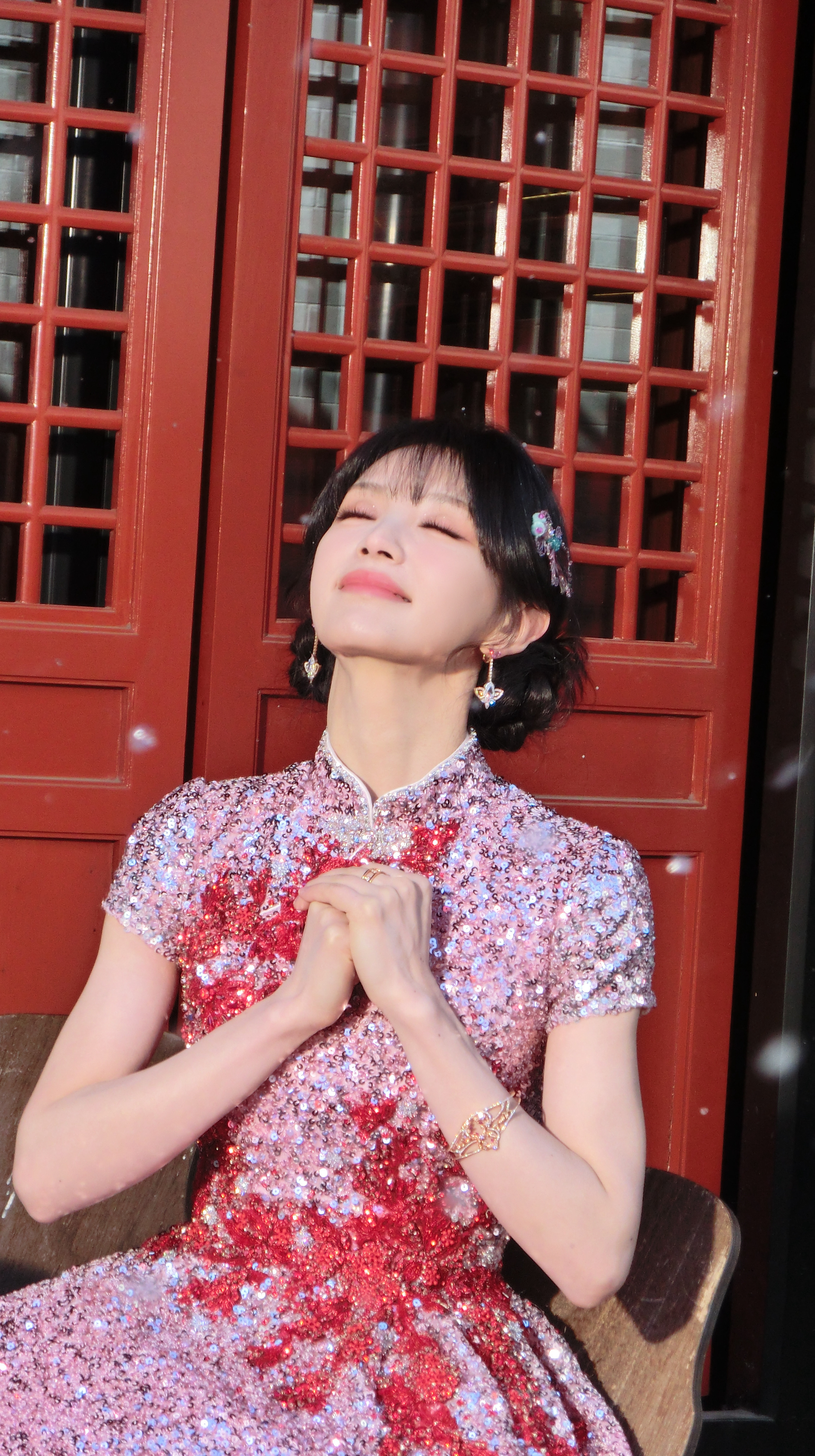 田曦薇春晚造型出图期待今晚的小田🧨 