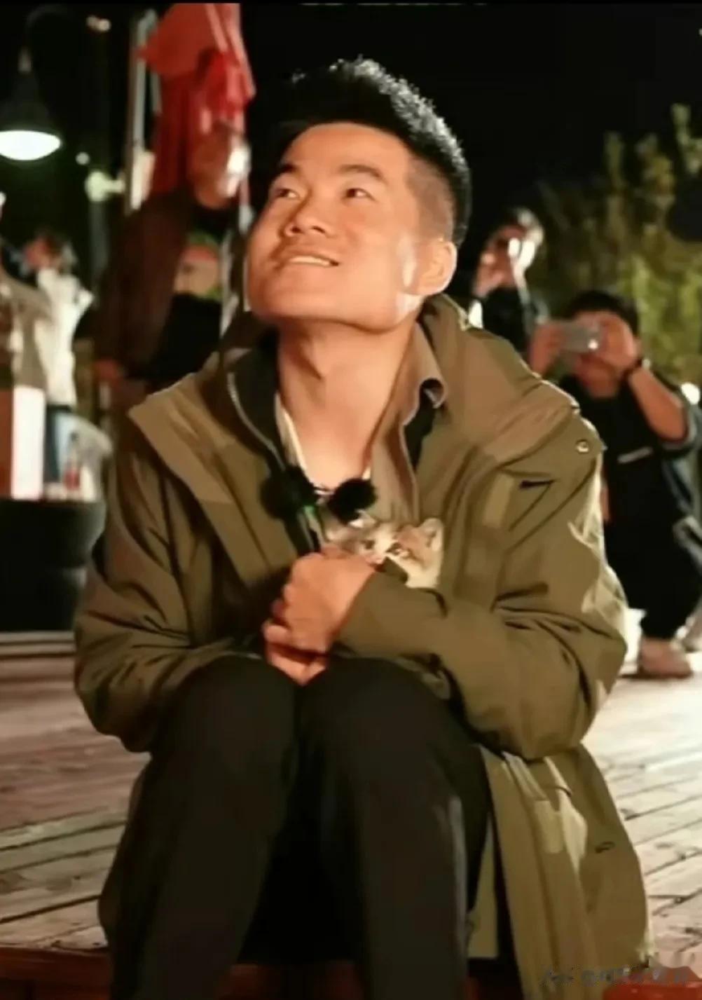 东方甄选陕西猕猴桃溯源专场——
双向奔赴的满意，满屏的我只在乎你。
董宇辉演唱“