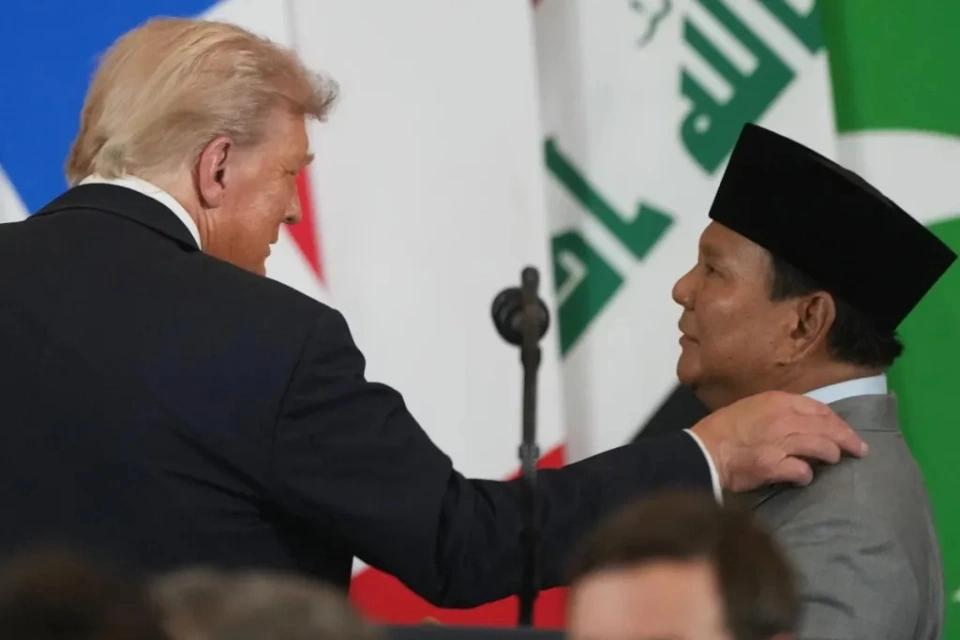 老子当美国总统，儿子在世界各地投资项目，而且还不断的受到老子的关照，甚至直接找投