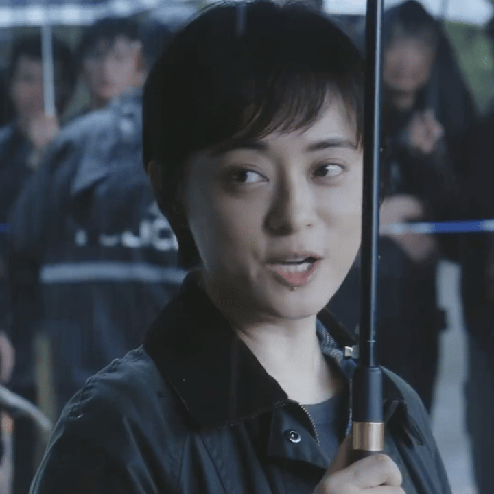 国产剧破案题材女主只打高端局 《乌云之上》开局就上强度啊，高难度案件各种细节哐哐