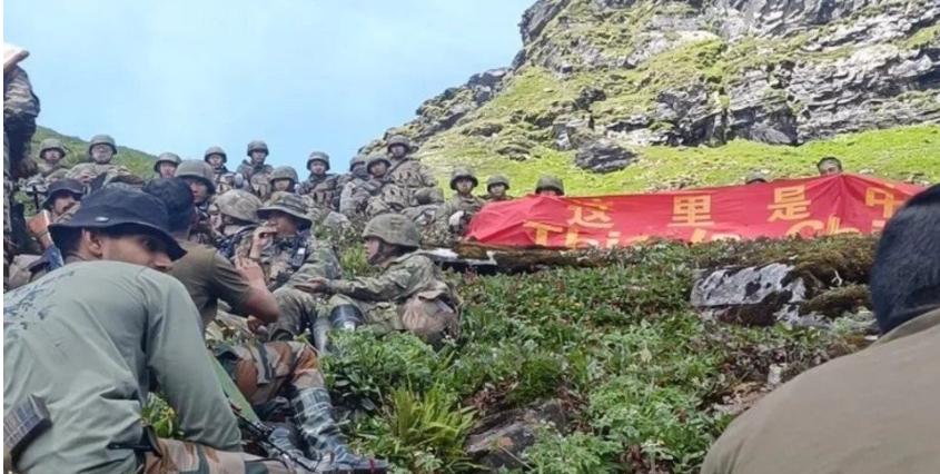 印度媒体报道称，中印两军上月在藏南上苏班西里地区发生对峙，大量现场照片随后出现在