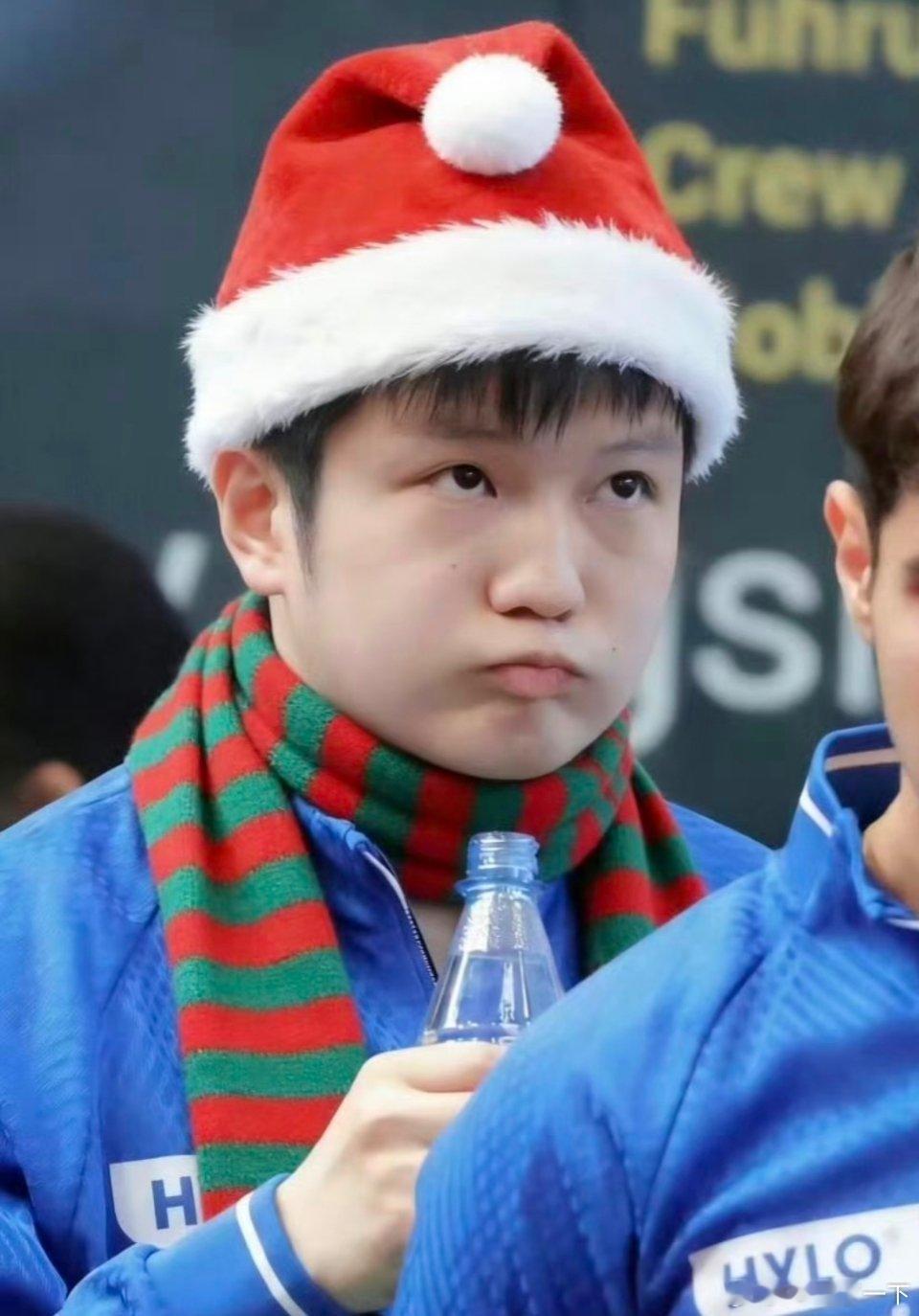 今年没有圣诞老人只有圣诞小咚，好可爱的圣诞小咚🎅🏻 