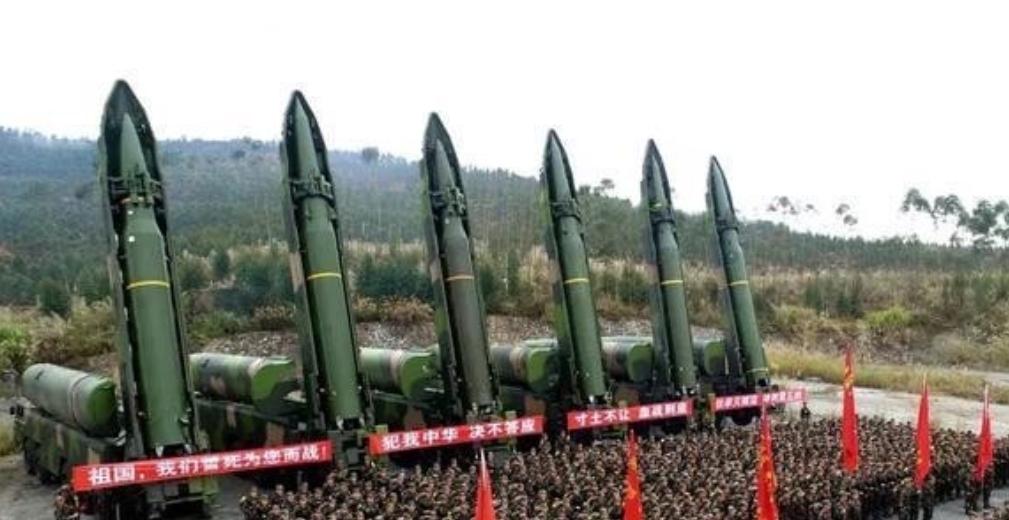 中国目前的兵力能否与美国抗衡？这么说吧，中国现在的实力别说抗衡了，都能把美国按在