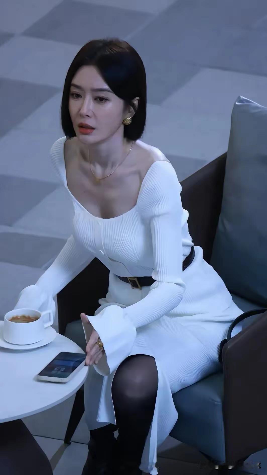 秦岚你觉得旗袍过时了吗 杨幂的吻戏多吗 西游记中最牛的妖怪是哪个 优雅型女孩子该