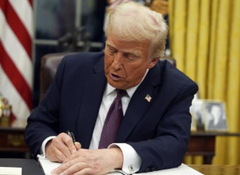 美国终于拿出对中国的经济王牌。
 
中美经济战已经不可避免。
美国为了对中国拒绝