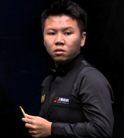 太惊艳了！
今天晚上9：00，周跃龙不甘落后，继吴宜泽、常冰玉后，又以4-0横扫