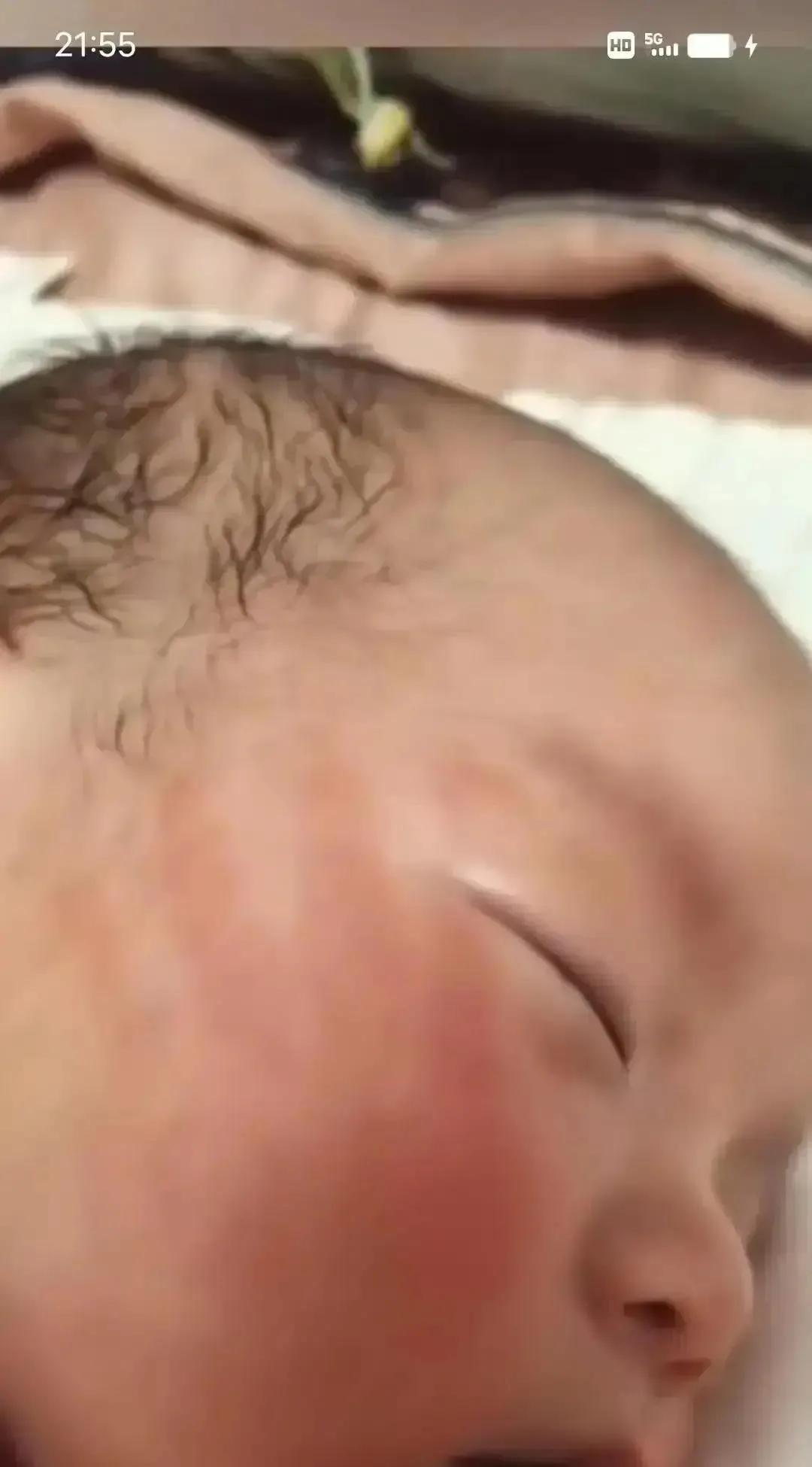 刷到这个视频直接破防了！
娃脸上的巴掌印红得刺眼，太心疼！
可我却恨不起动手的婆